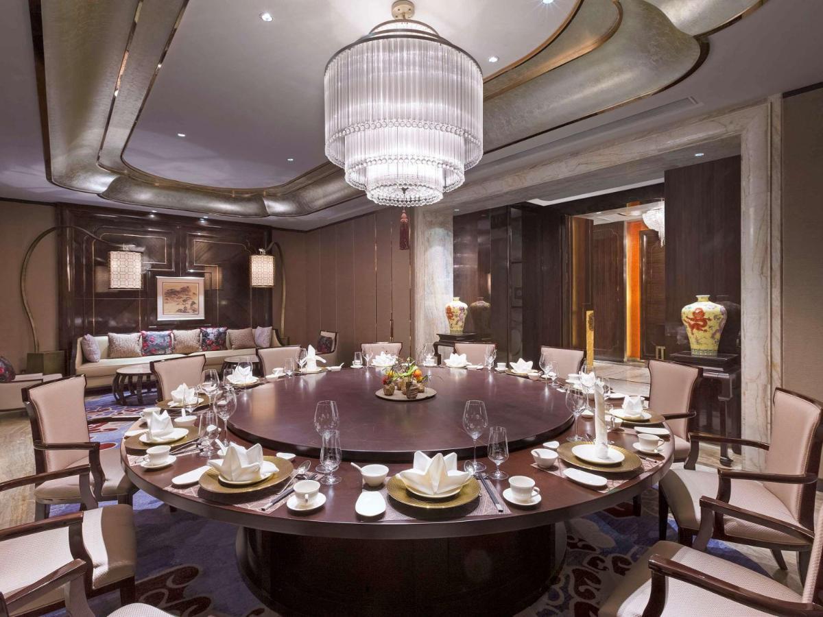 Pullman Yantai Center Hotell Exteriör bild