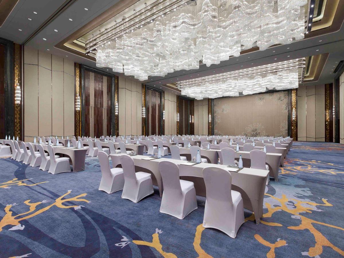 Pullman Yantai Center Hotell Exteriör bild