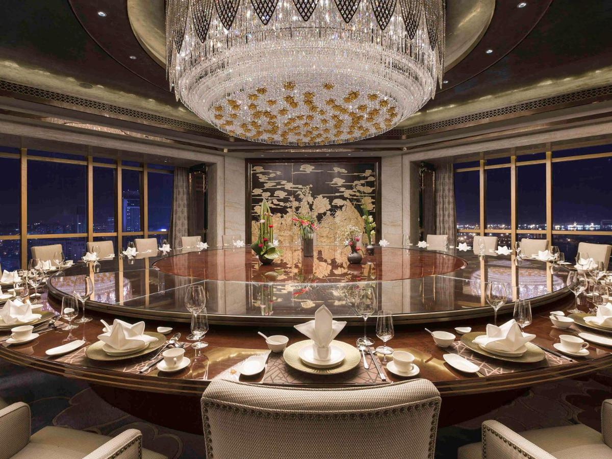 Pullman Yantai Center Hotell Exteriör bild