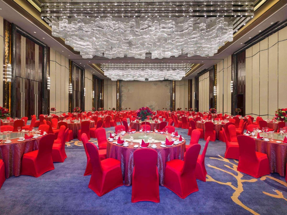 Pullman Yantai Center Hotell Exteriör bild