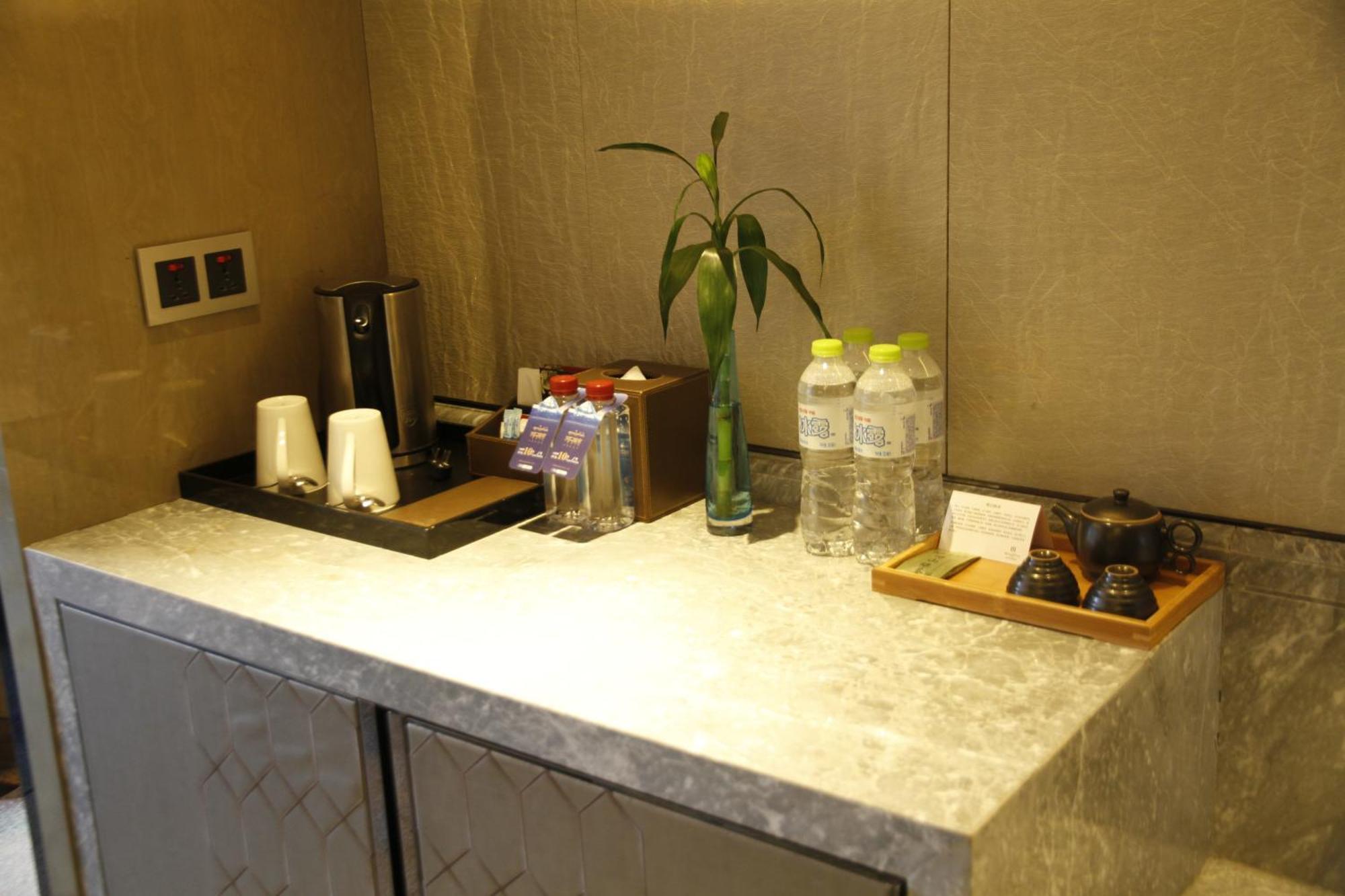 Pullman Yantai Center Hotell Exteriör bild