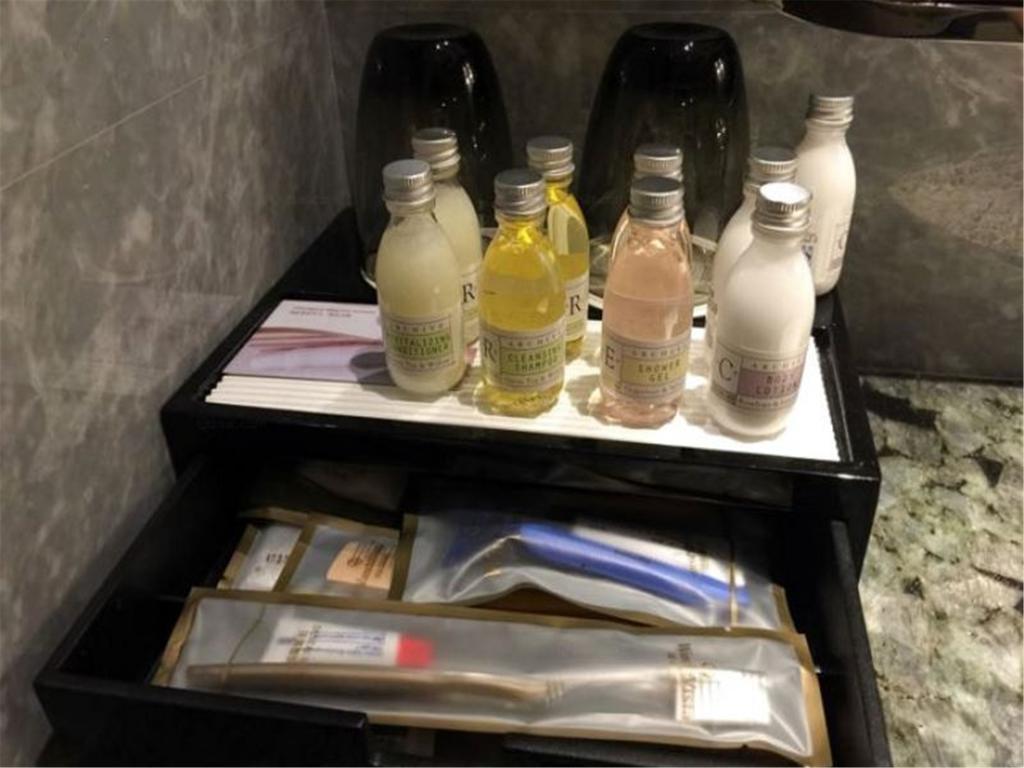 Pullman Yantai Center Hotell Exteriör bild